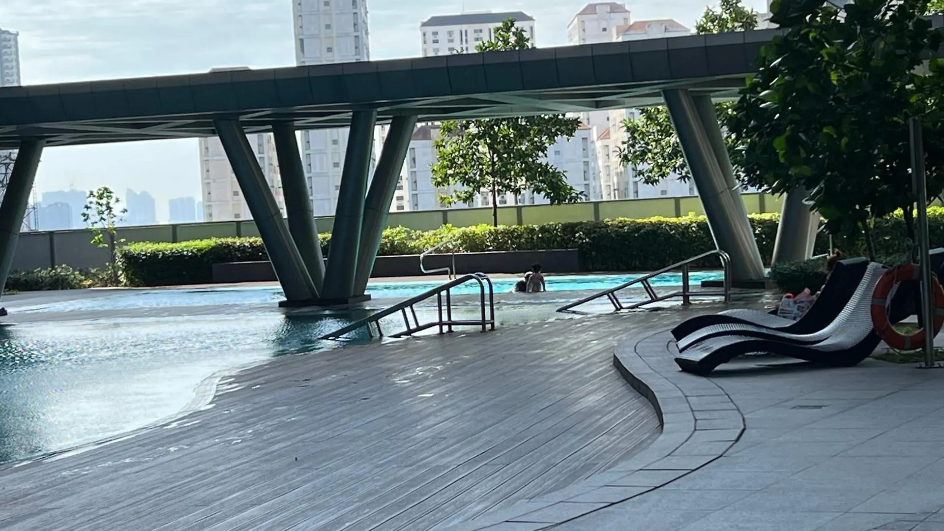 Ronsky Paradise At Smdc Fame Residences Mandaluyong